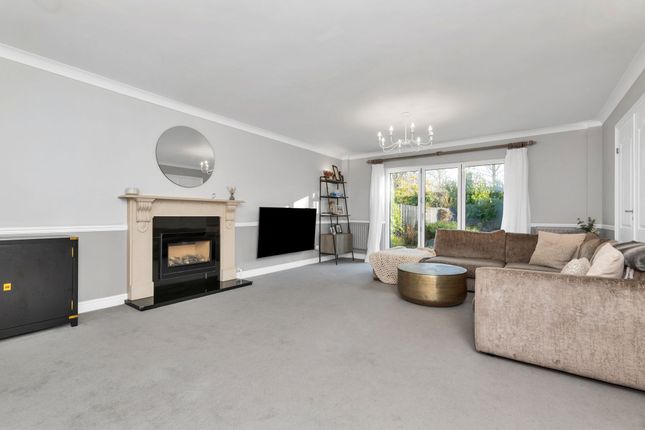 9 Palace Gardens, Royston photo 3
