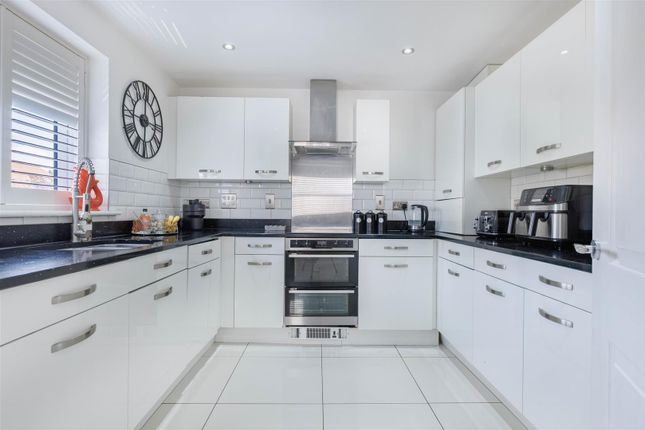 16, Ainsworth Drive, Dunmow photo 4