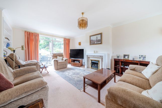 3, St. Huberts Close, Buckinghamshire photo 2