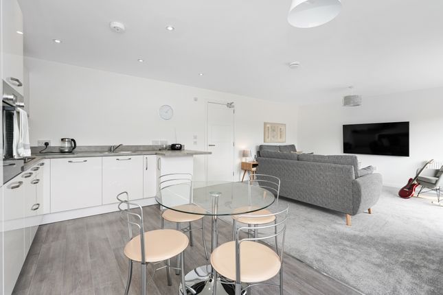 373/4, Lanark Road West, Currie, Edinburgh photo 4