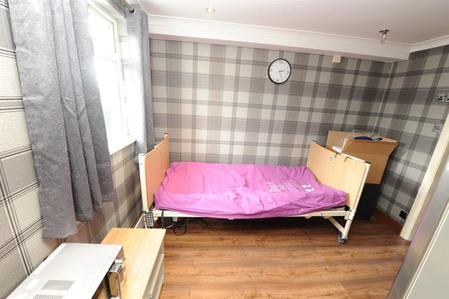 Flat 1, 1, Santa Monica Grove, Bradford photo 5
