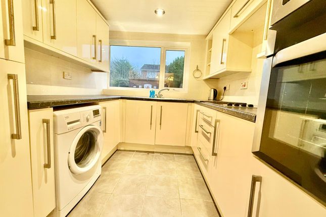 6, Saltcote, Middlesbrough photo 2