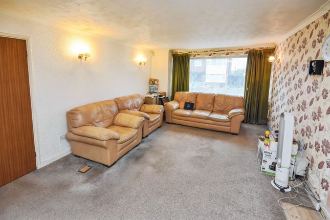 3-bed semi-detached on Lodge Road, Braintree, £300,000