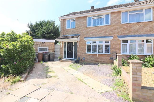 Thumbnail Semi-detached house for sale in Horsham Close, Luton, Bedfordshire
