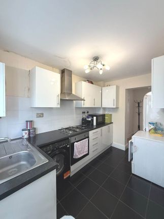 18, Charter Crescent, Hounslow photo 4