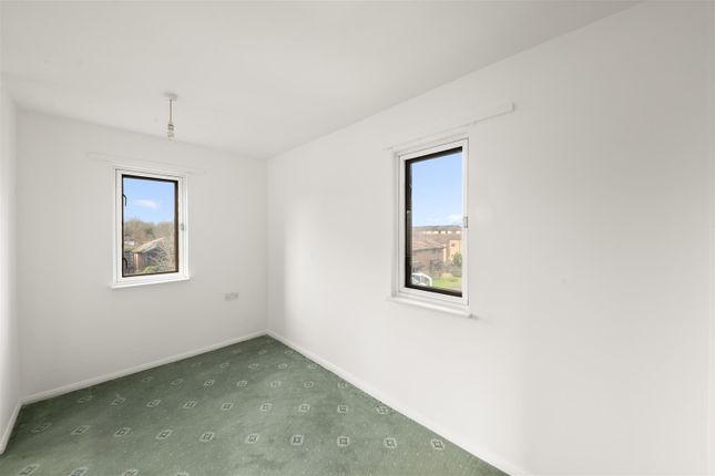 34, Woodlea Court, Uxbridge photo 4