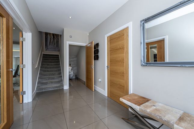 44, The Ridings, Ealing photo 3