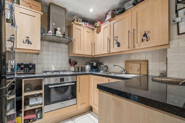 5, Flat  Iver Court, IVER photo 2