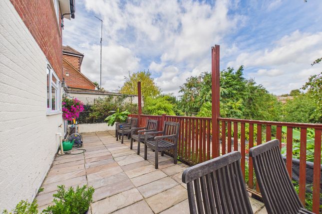20 Brimmers Hill, High Wycombe photo 4