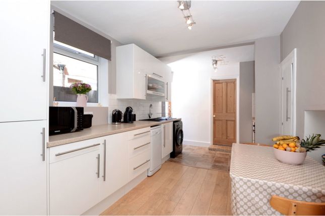 19a, Glebe Road, London photo 4