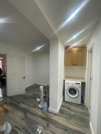 97c, Windsor Road, London photo 4