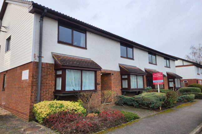 Flat for sale in Old Station Way, Godalming