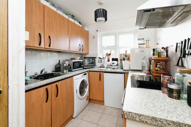 Flat for sale in Bounderby Grove, Chelmsford, Essex
