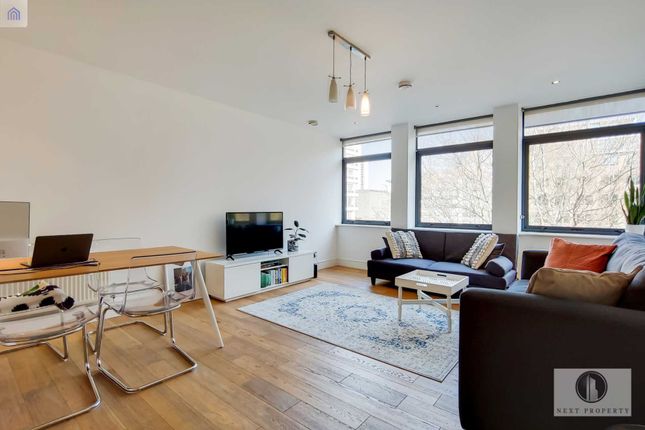 Flat for sale in Red Lion Square, Holborn