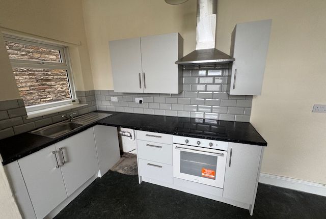 8, South Parade Cleckheaton Bradford photo 3