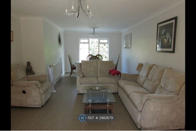 Crombie Close, Gants Hill, London photo 2