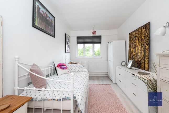 Flat 48, Vaughan House,, Nelson Square, London photo 4