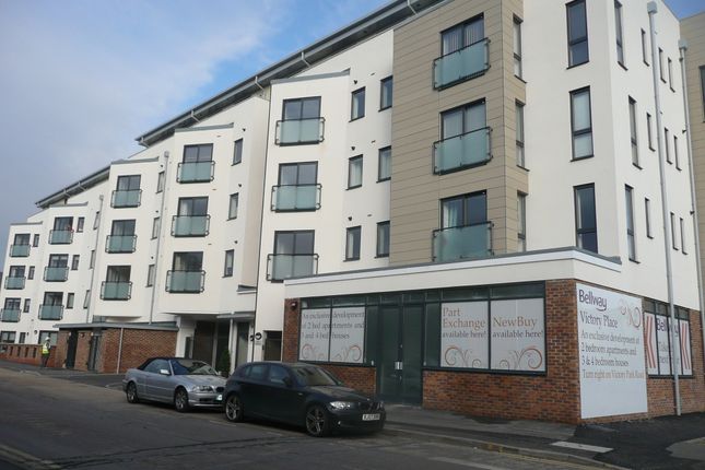 Thumbnail Flat for sale in Victory Park Road, Addlestone