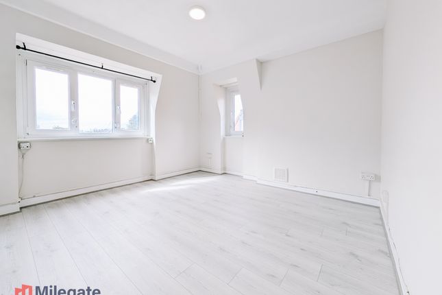 29 Barnfield Gardens, Plumstead Common Road, Greater London photo 2