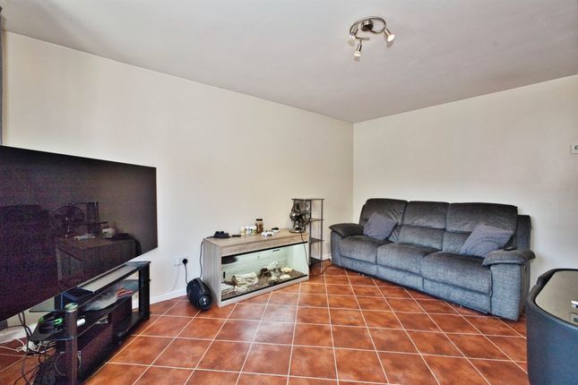 6, Herblay Close, Yeovil photo 3