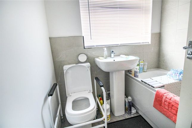 13, Parkway, Keighley photo 4