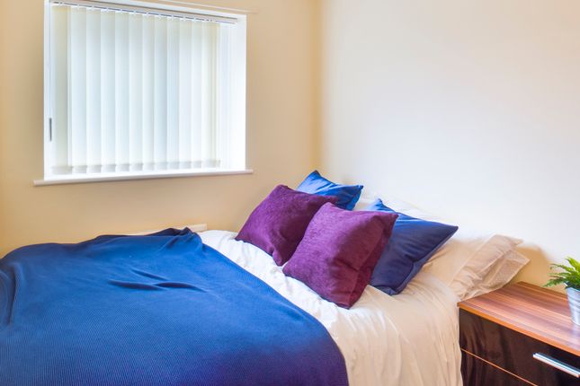 10, Aquarius Lane, Salford photo 4