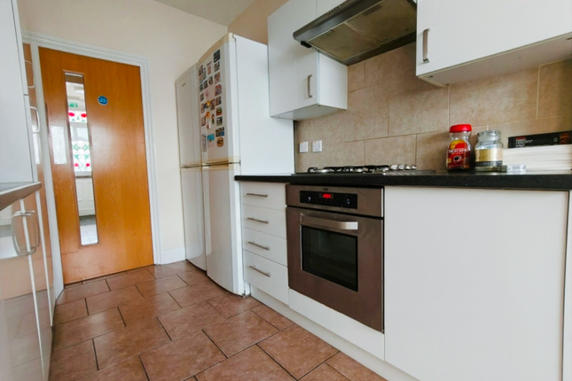 Ascot Road, Luton photo 3