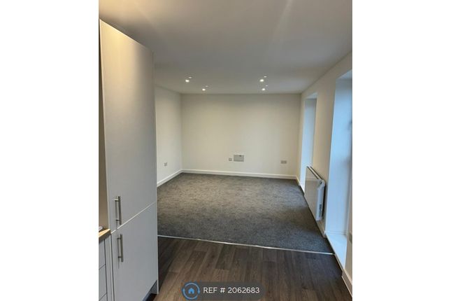 Thumbnail Flat to rent in Skybridge Close, Coventry