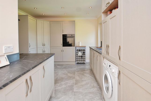 5, Eastfield Road, Messingham photo 4