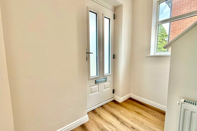 42, Emmott Drive, Leeds photo 2