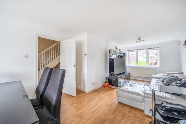 22, Pennine Avenue, Luton photo 3