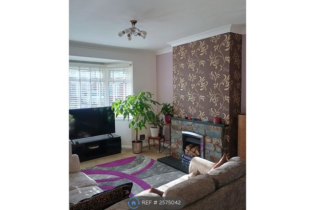 Bushey Mill Crescent, Watford photo 3
