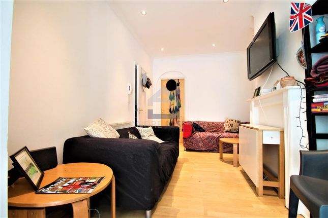 Thumbnail Flat to rent in Clapham Common Southside, Clapham Common, London