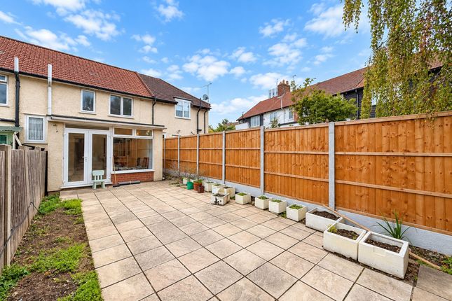 3 Silkstream Road, Edgware photo 4