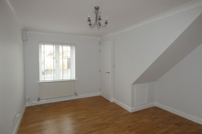 33, Lingfield Road, Burton-On-Trent photo 3