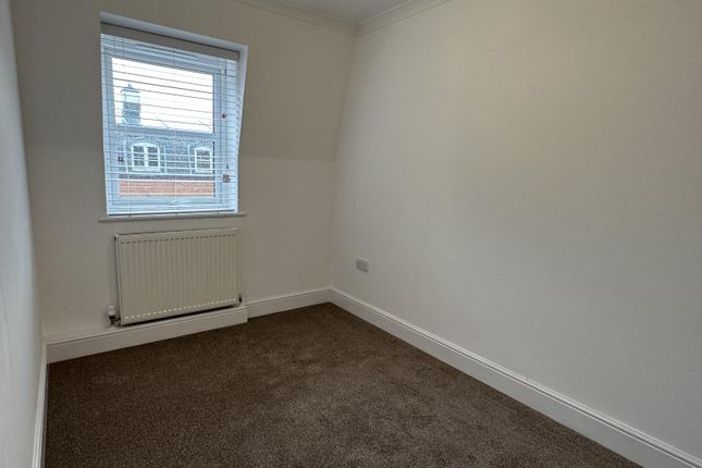 Flat to rent in The Pavilions, Crabbetts Park, Worth