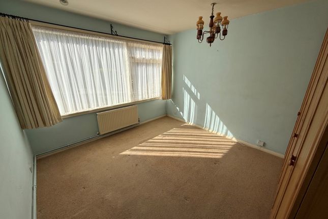 26 Hurstcombe, Whitehall Lane, Buckhurst Hill photo 4