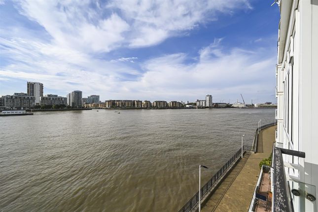 Flat for sale in St. Davids Square, Isle Of Dogs
