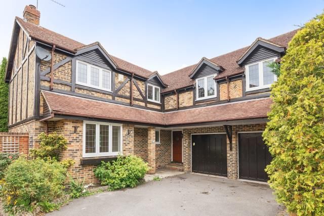 5-bed house on 5, Shrublands Drive, Surrey, £850,000