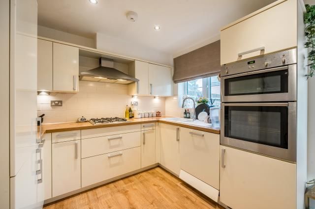10, Groves Way, Chesham photo 4