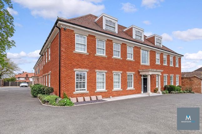 Thumbnail Flat for sale in Manor Road, Chigwell