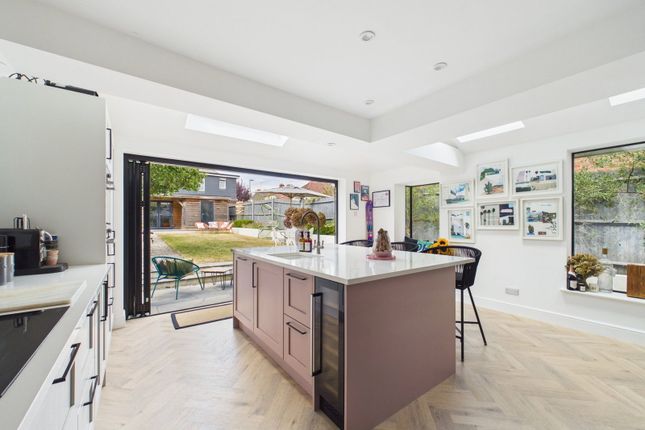 23, Highlands Road, Horsham photo 2