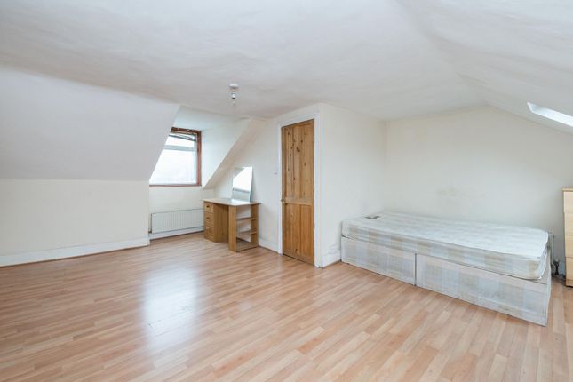 Flat, 175 Brockley Road, London photo 3