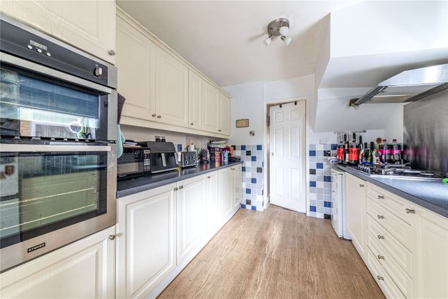 5, Fullerton Way, West Byfleet photo 3