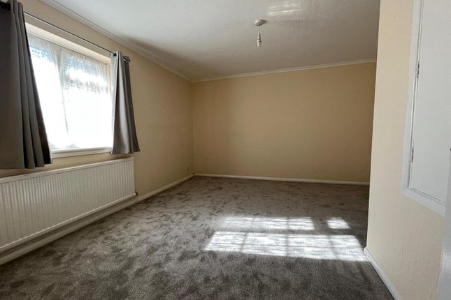 19 Carisbrooke Court, Belgrave Road, Slough photo 4