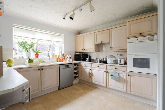 1 Borley Crescent, Bury St. Edmunds photo 3