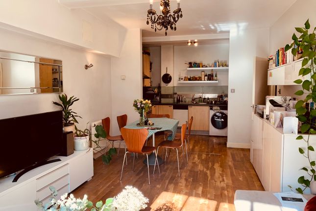 Flat 2 Canada Wharf, 255, Rotherhithe Street, London photo 3
