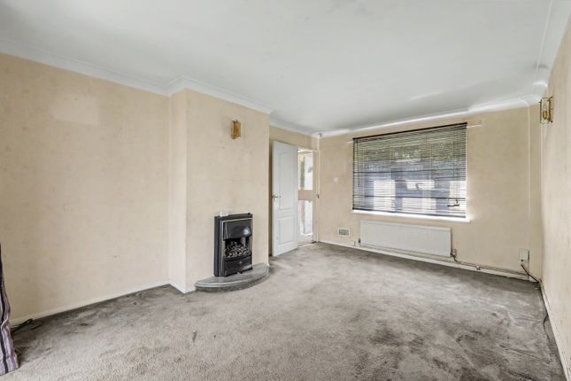 7 Perry Spring, Basildon, Essex photo 4