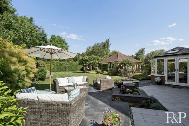 Four Oaks, Broomfield Hill, Buckinghamshire photo 3