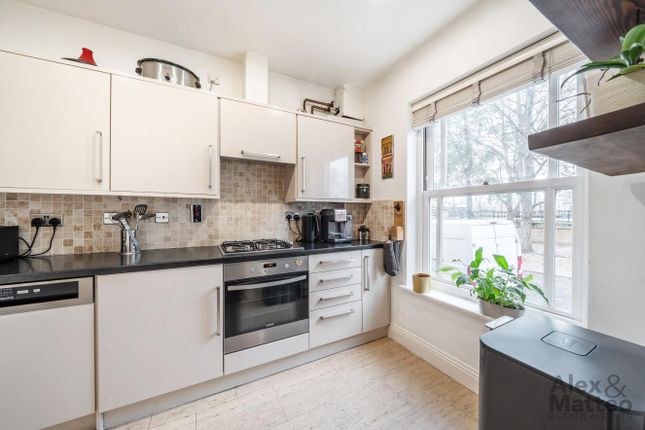 18 Raleight Court, Clarence Mews, Rotherhithe photo 4